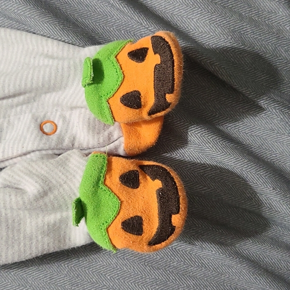 Halloween Outfit with Hat - Picture 2 of 4